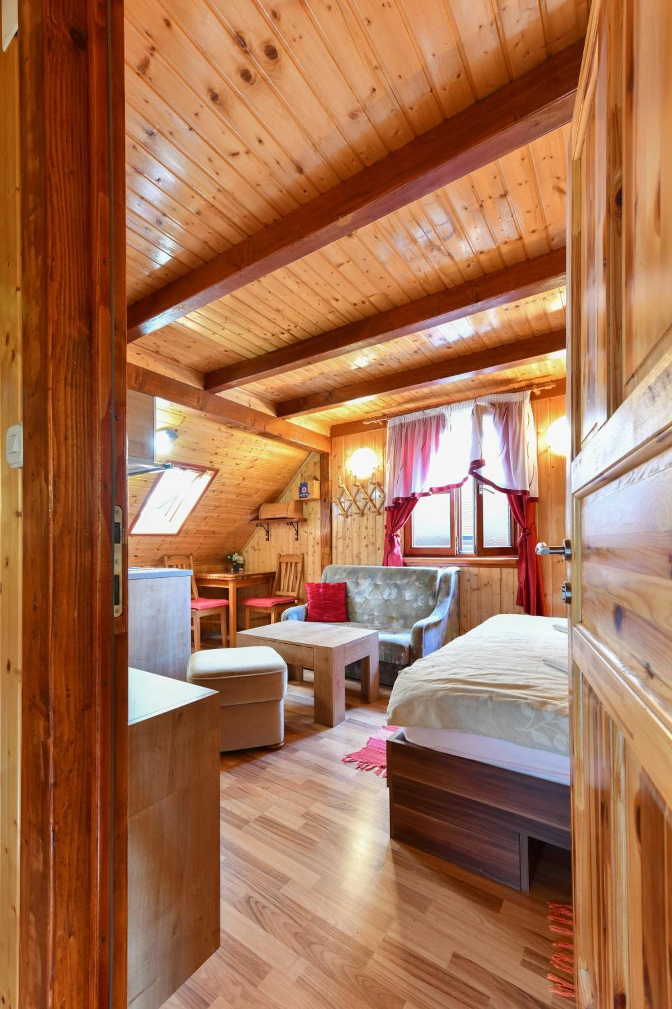 Guest House Martin Korana Экстерьер фото